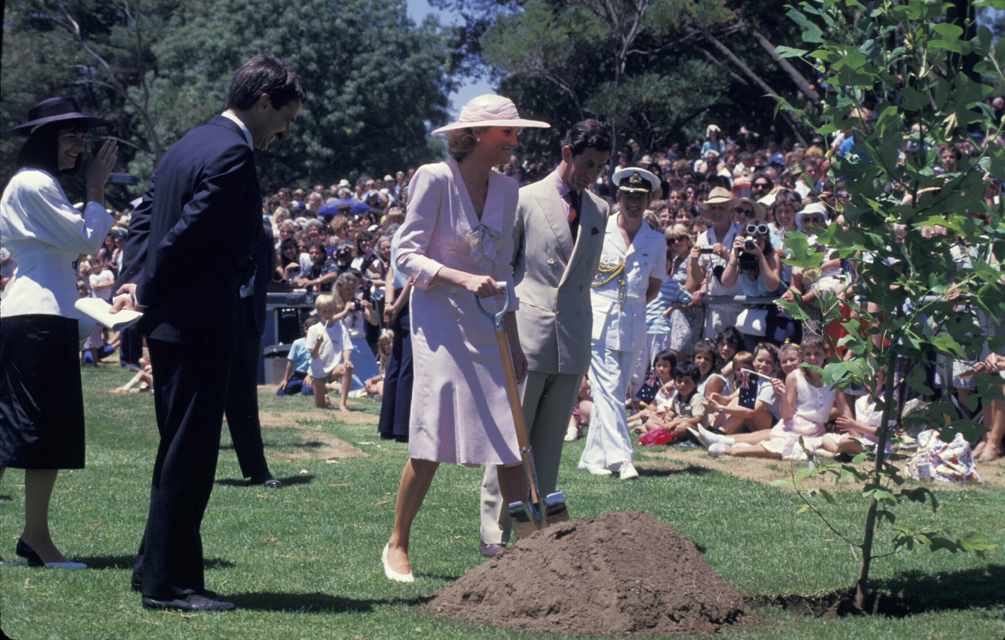 Prince Charles and princess Diana .(Photo by Patrick Riviere/Getty Images)