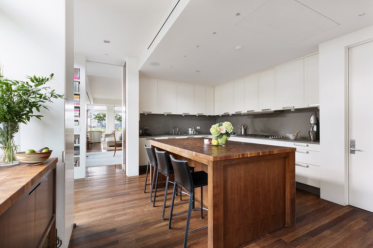 With the sale of this penthouse, Streep and Gummer are likely on the market for a new New York City pad, as they do not have a Manhattan property at present. (Donna Daton)