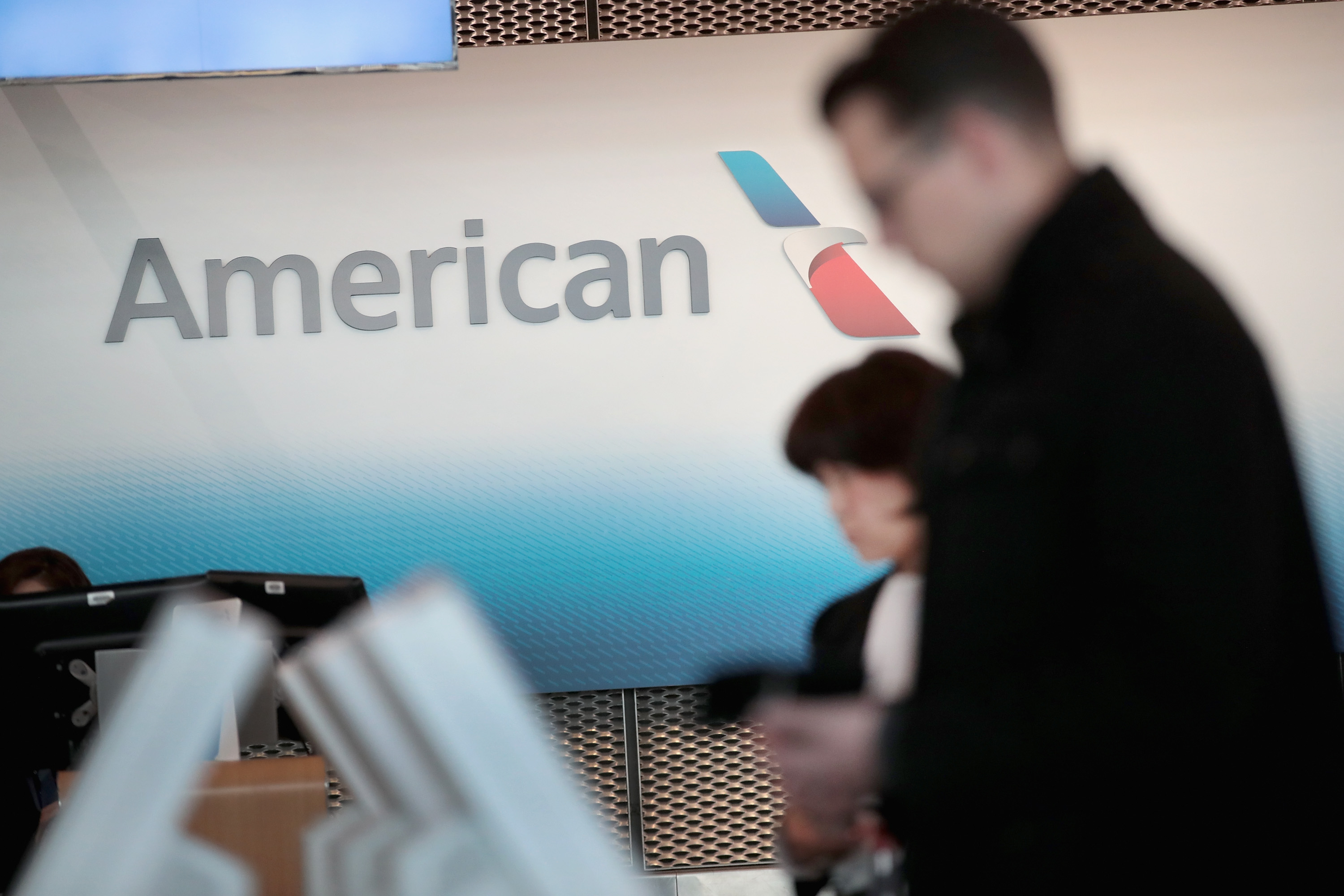 Passengers check in for American Airlines flights at O'Hare International Airport on November 30, 2017 in Chicago, Illinois. (Getty Images)