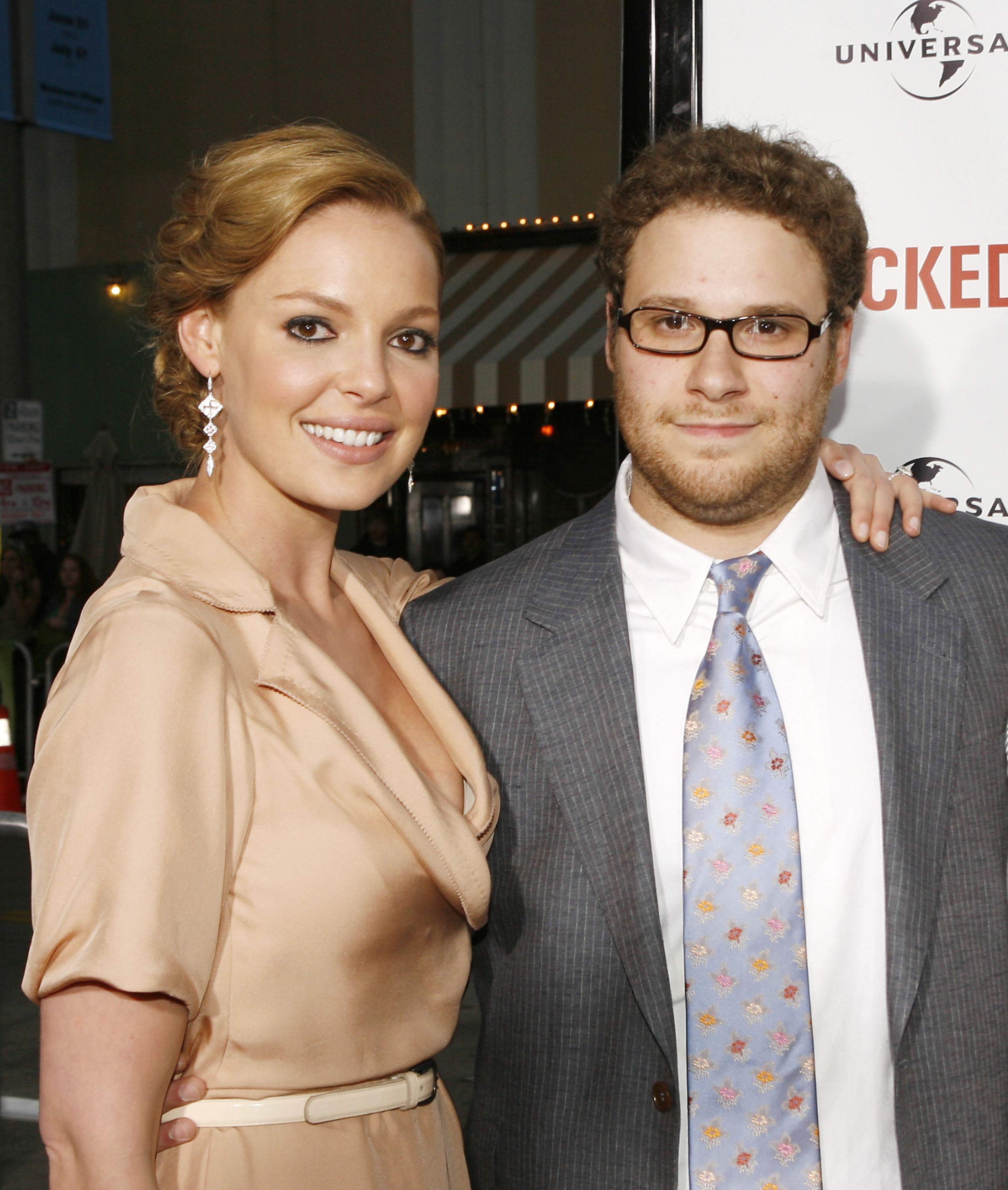 Actress Katherine Heigl and actor/executive producer Seth Rogen pose at the premiere of Universal Pictures' 'Knocked Up' at the Mann's Village Theater on May 21, 2007, in Los Angeles, California. (Getty Images)
