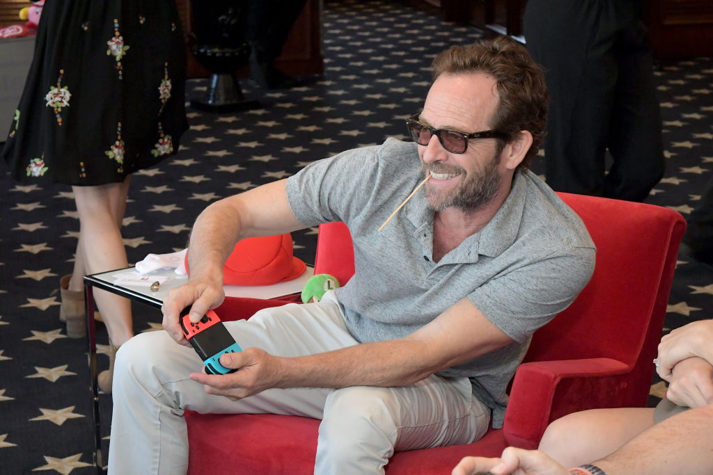 Luke Perry puts his gaming skills to the test playing Mario Kart 8 Deluxe on Nintendo Switch at the Variety Studio at Comic-Con 2018 on July 21, 2018 in San Diego, California.(Photo by Charley Gallay/Getty Images for Nintendo )