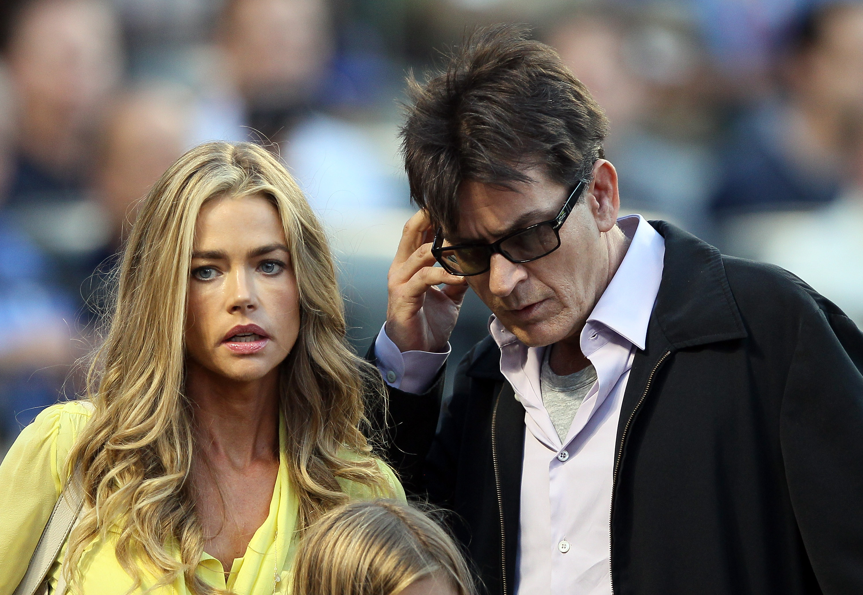Denise Richards and Charlie Sheen look for their seats as the New York Yankees take on the New York Mets on June 23, 2012 during interleague play at Citi Field in the Flushing neighborhood of the Queens borough of New York City. (Photo by Elsa/Getty Images)