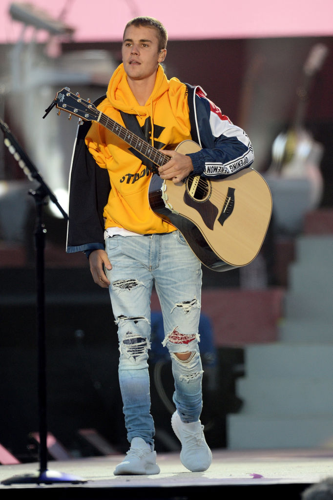 Justin Bieber performs on stage at the 'One Love Manchester' benefit concert on June 4, 2017 in Manchester, England. (Photo by Getty Images/Dave Hogan for One Love Manchester)