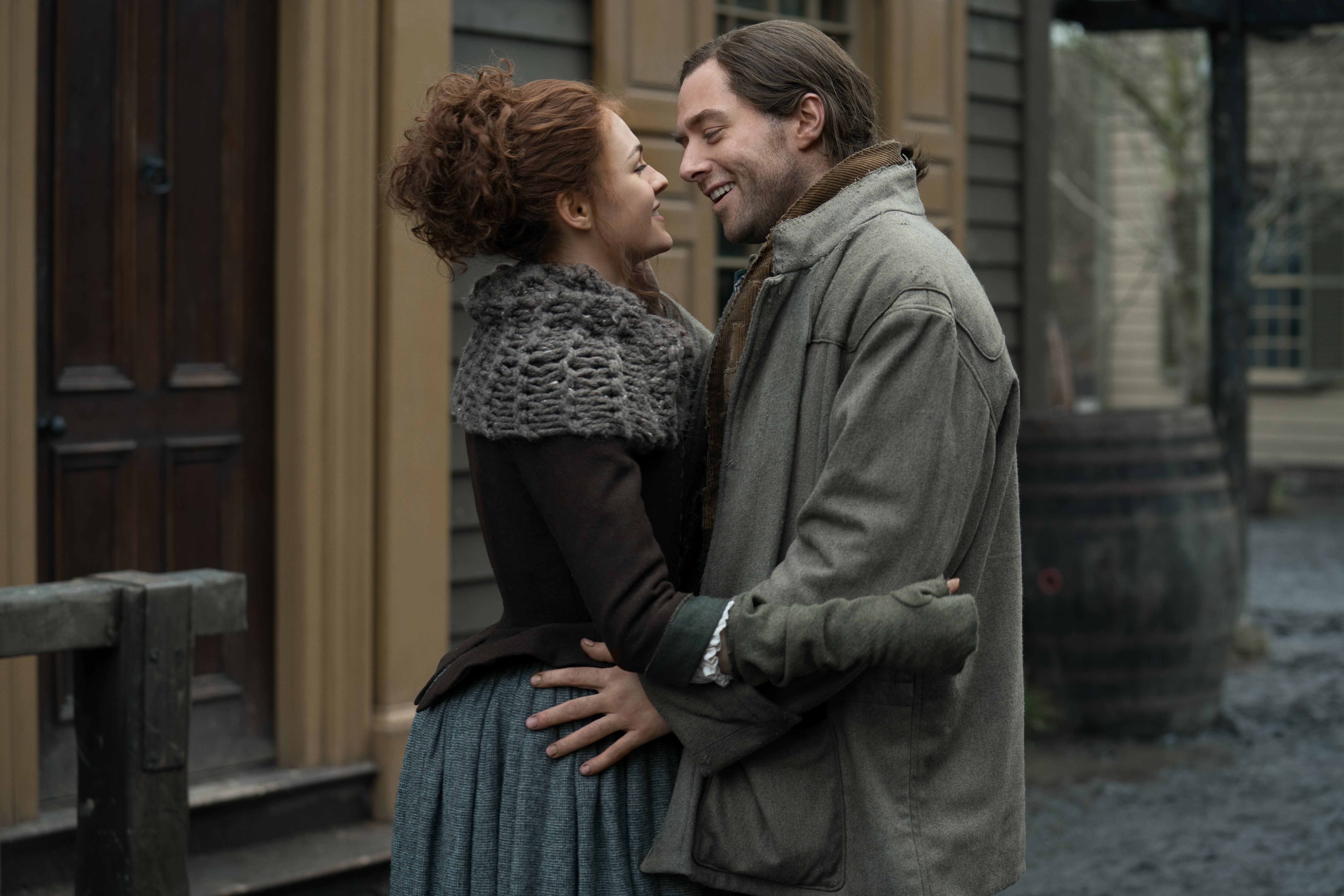 Sophie Skelton (Brianna Randall Fraser), Richard Rankin (Roger Wakefield) - Outlander Episode 408.