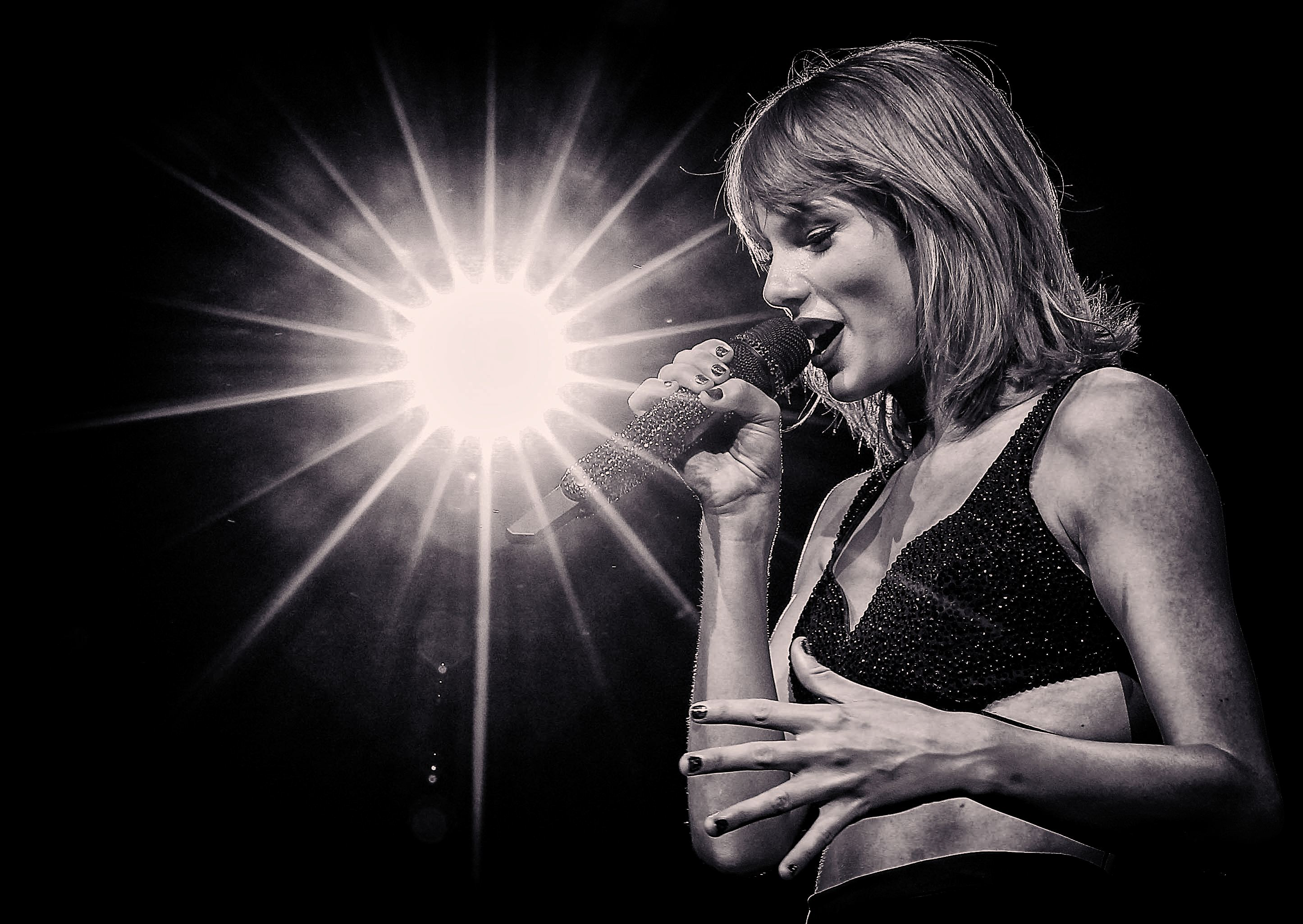 (EDITORS NOTE: This image has been altered digitally) Singer-songwriter Taylor Swift onstage during The 1989 World Tour Live In Los Angeles at Staples Center on August 21, 2015 in Los Angeles, California.