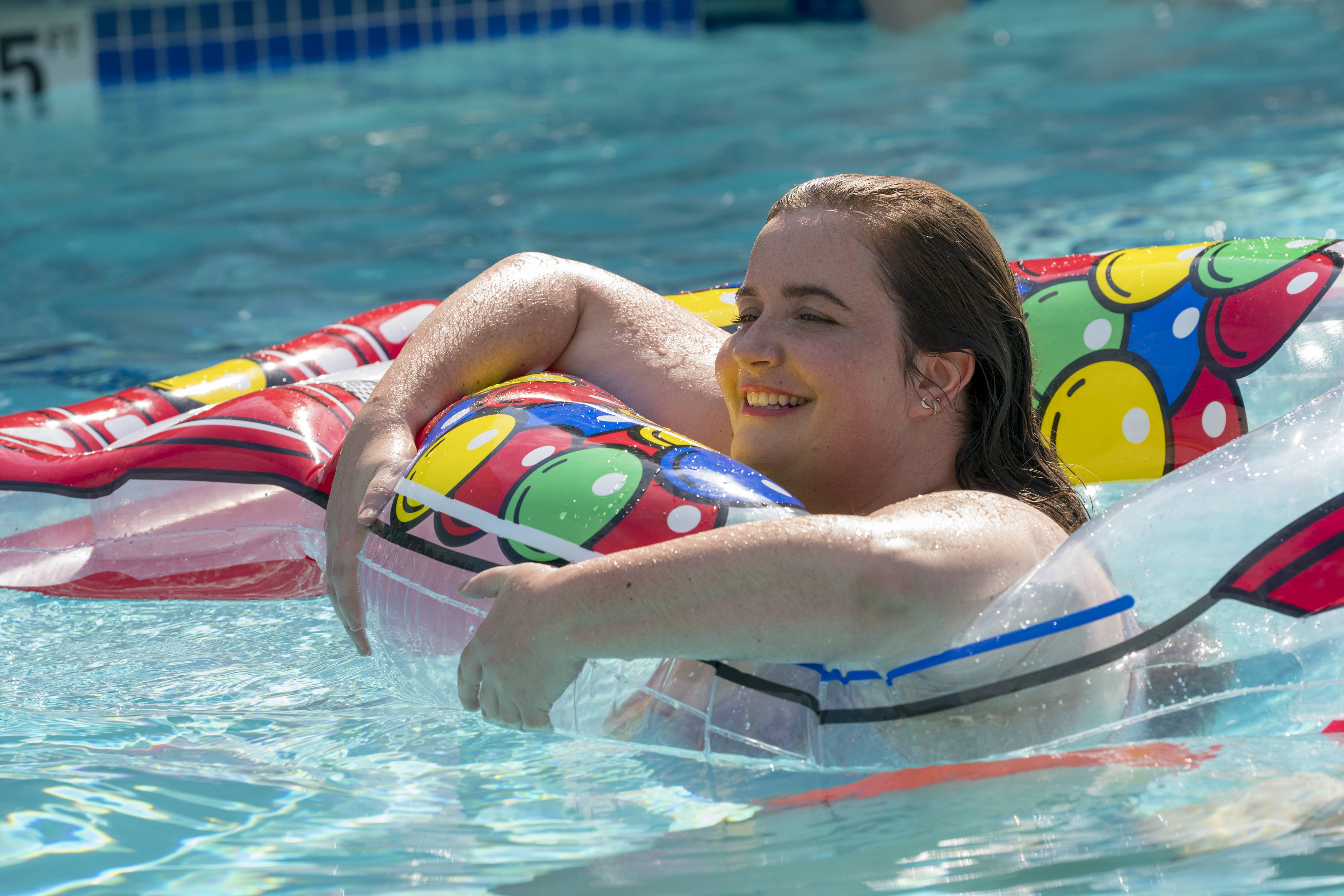 Annie (Bryant) enjoying the fat-girls pool party in 'Shrill'. (Source: Hulu)