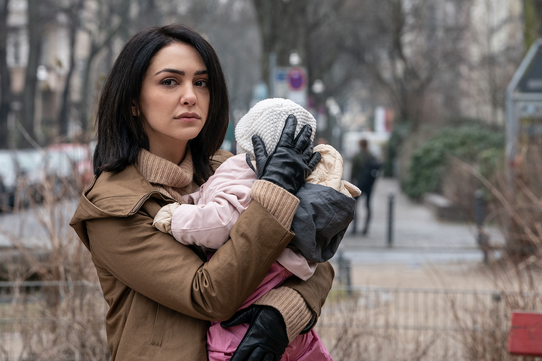 Who will Clare finally choose to be? (STARZ)