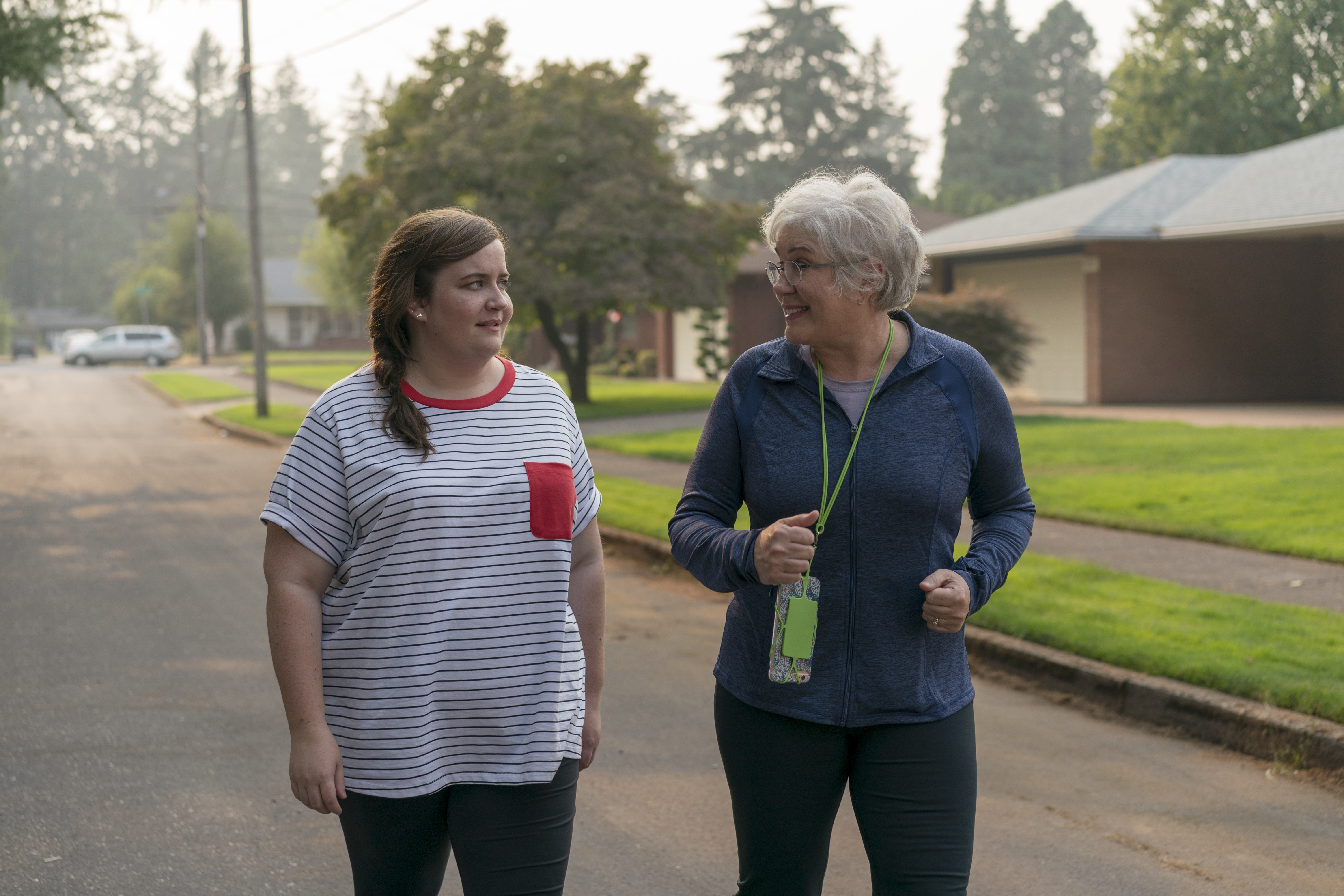 Aidy Bryant as Annie (L) and Julia Sweeney as Annie's mom (R) in 'Shrill'. (Source: Hulu)