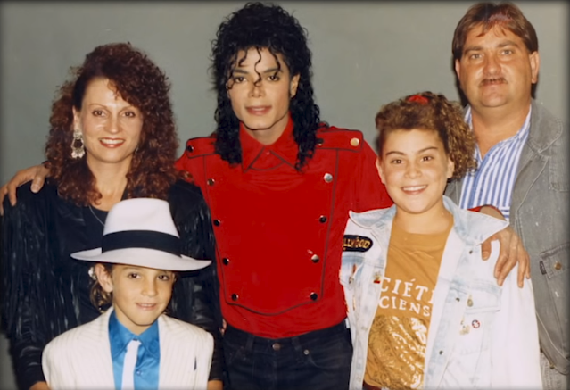 The Robson family, including Wade and his father Dennis, with Michael Jackson (Source: YouTube)