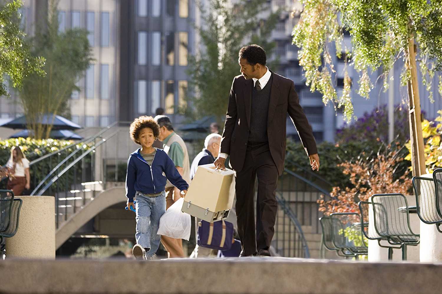Will and Jaden Smith give a compelling performance in this inherently innocent story (IMDb)