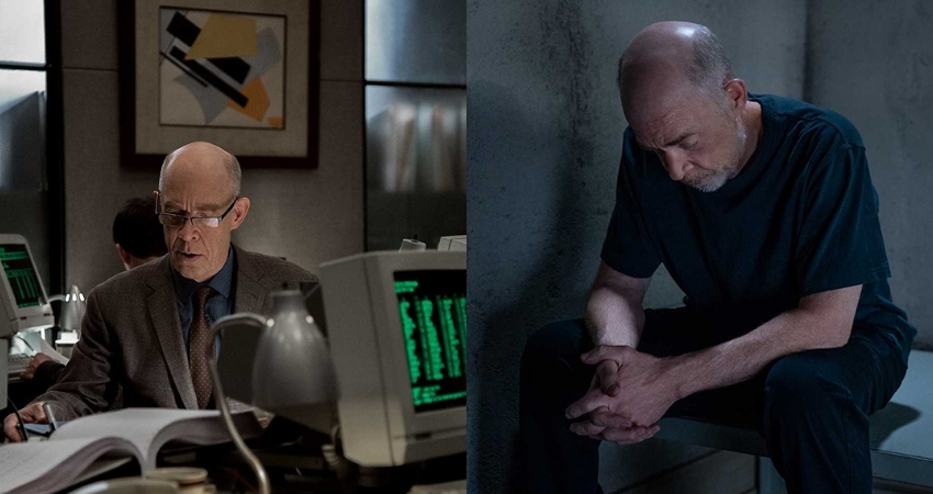 The two Howards are two versions of one person, existing in two alternate realities. (IMDb)
