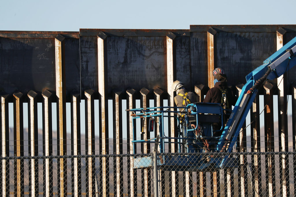 People work on the U.S./ Mexican border wall on February 12, 2019, in El Paso, Texas. (Photo by Joe Raedle/Getty Images)