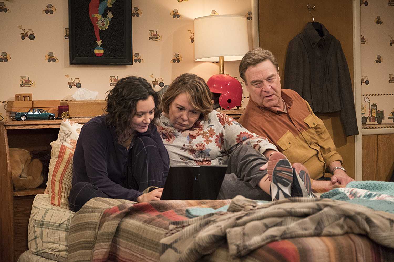 ABC Network pulled down 'Roseanne' following Barr's racist Twitter comments. (IMDb)