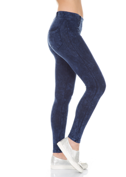 A woman put out she put out a letter imploring girls to stop wearing 'leggings' (Source: Pexels)