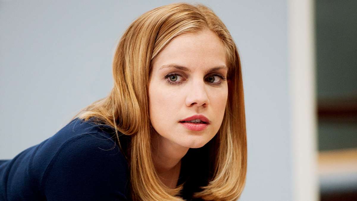 Anna Chlumsky as Amy Brookheimer (HBO)