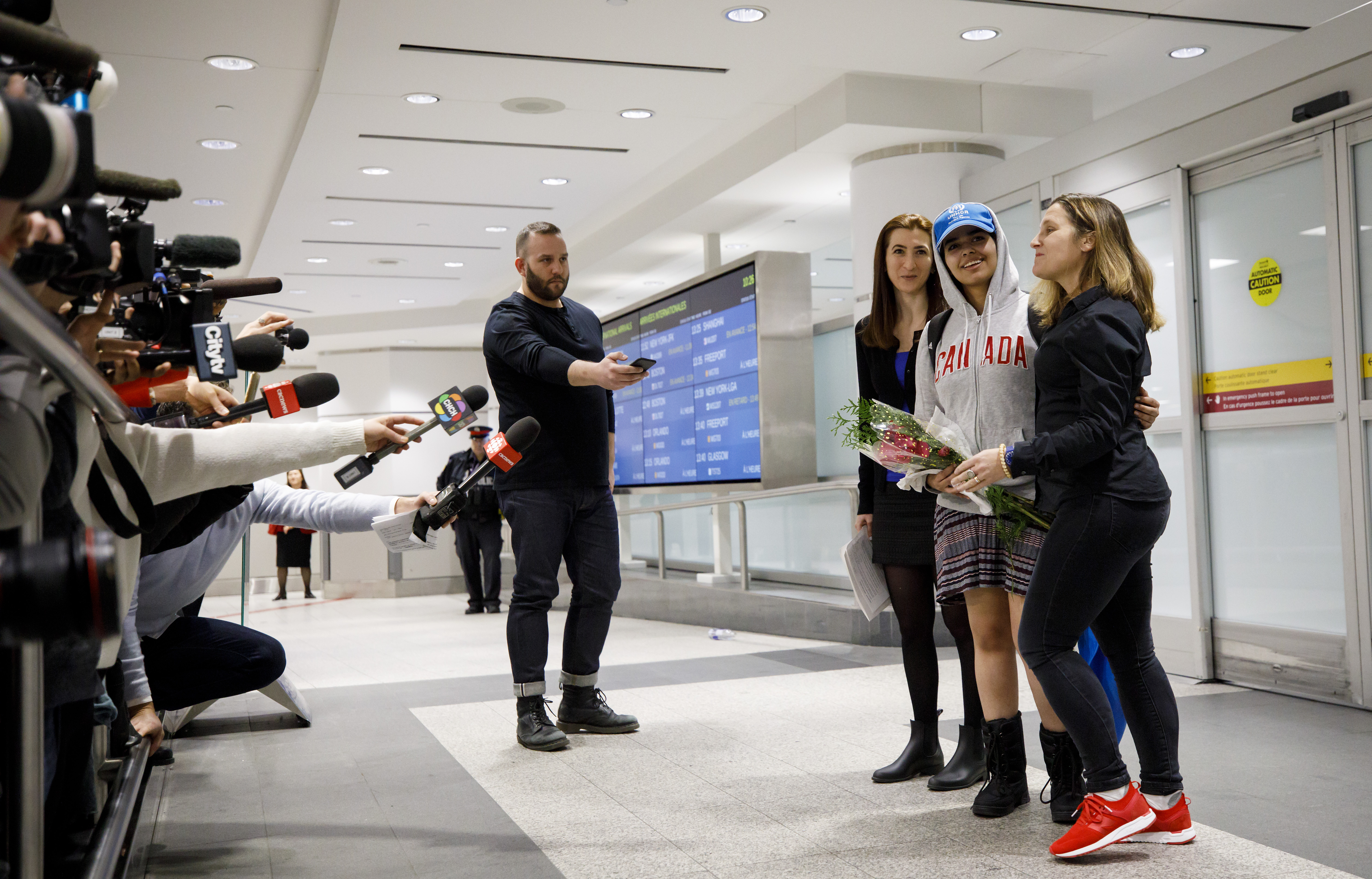 Asylum Seeker Rahaf Mohammed al-Qunun, 18, smiles as she is introduced to the media at Toronto Pearson International Airport, alongside Canadian minister of Foreign Affairs Chrystia Freeland, right, on January 12, 2019 in Toronto, Canada. (Getty Images)