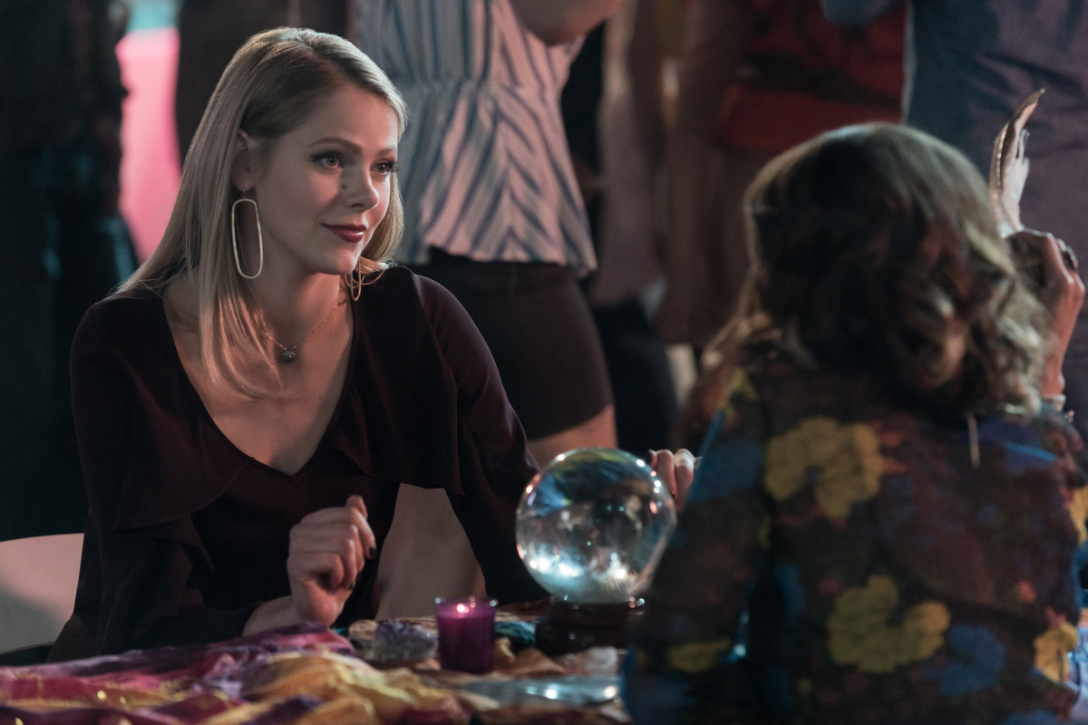 Isobel might know something about Rosa's death and chances are that is the reason why she wants Liz to leave the town. (IMDb)