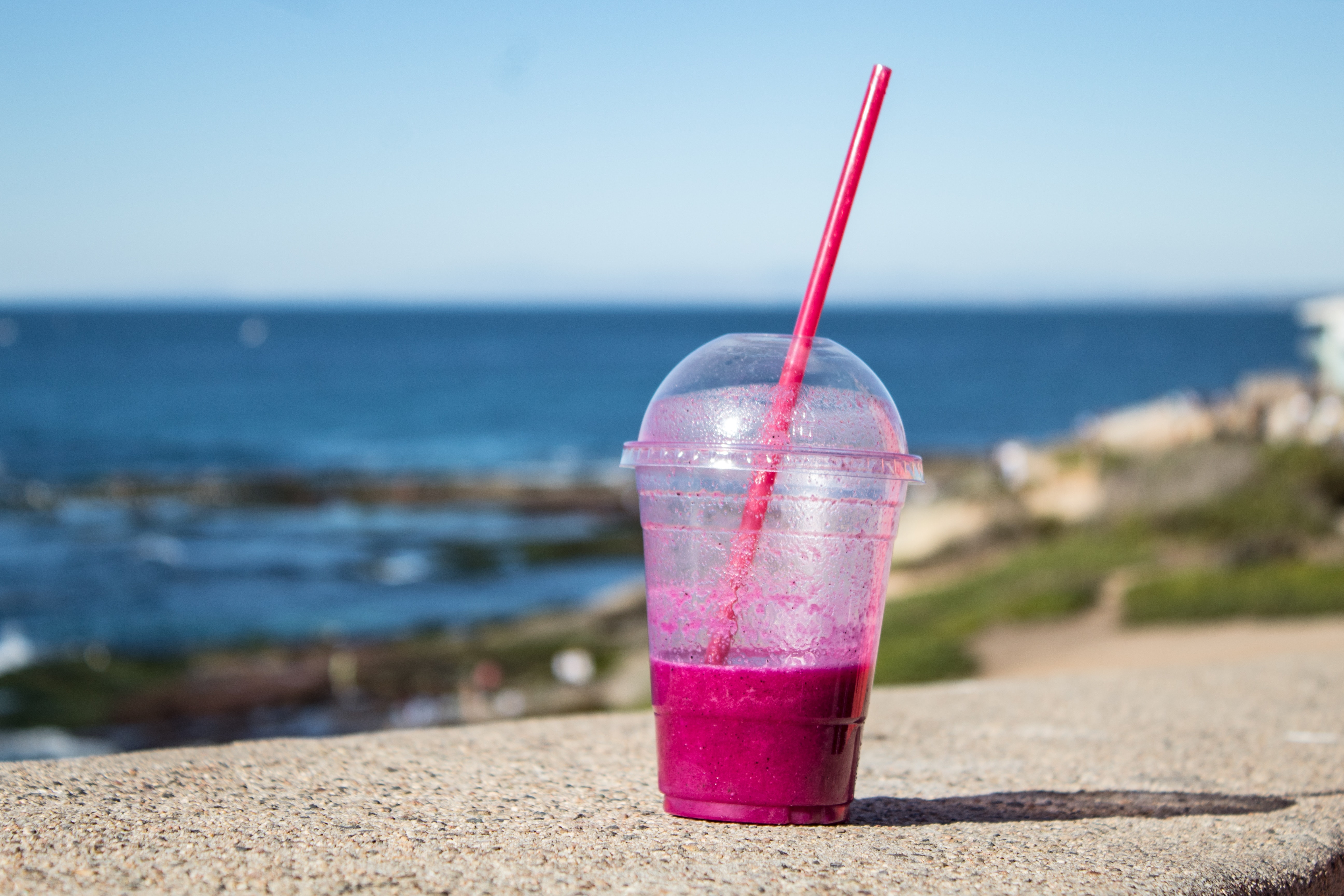 Fine for using straws will be imposed on big businesses that do not abide by the laws (Pexels)