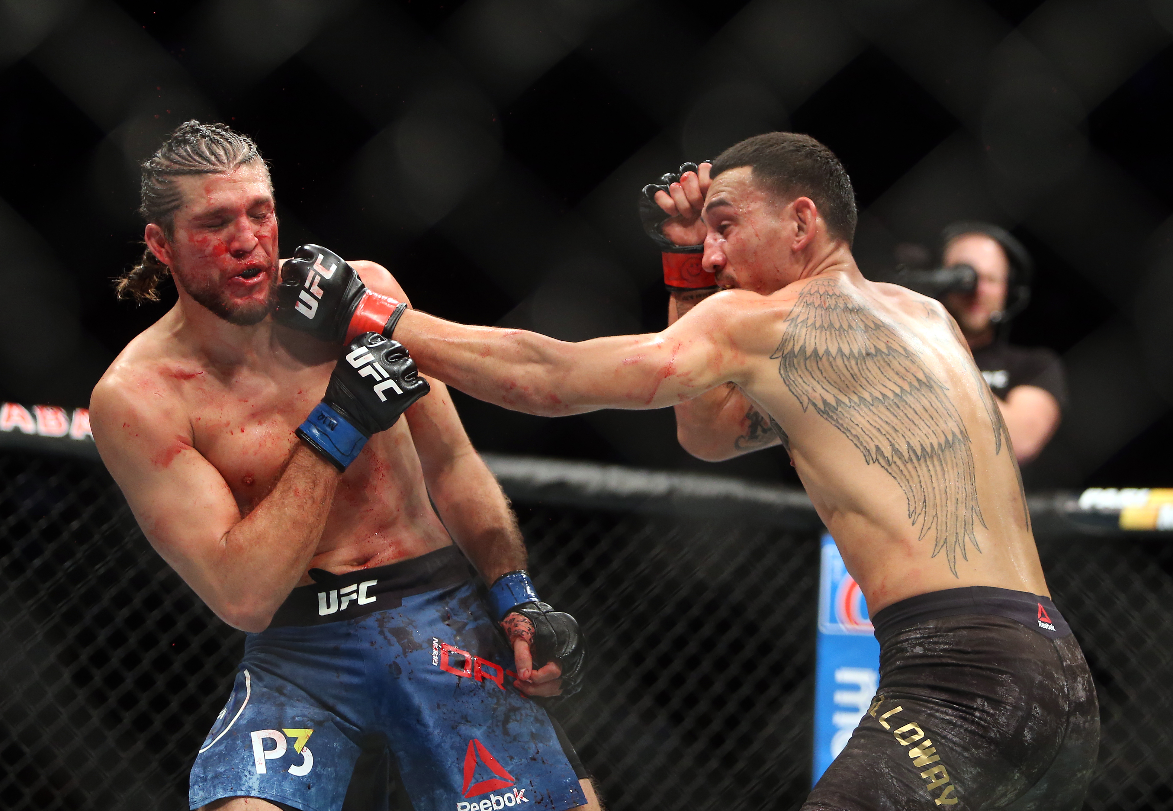 Max Holloway (R) of the United States fights against Brian Ortega of the United States in a featherweight bout during the UFC 231 event at Scotiabank Arena on December 8, 2018 (Source: Vaughn Ridley/Getty Images)