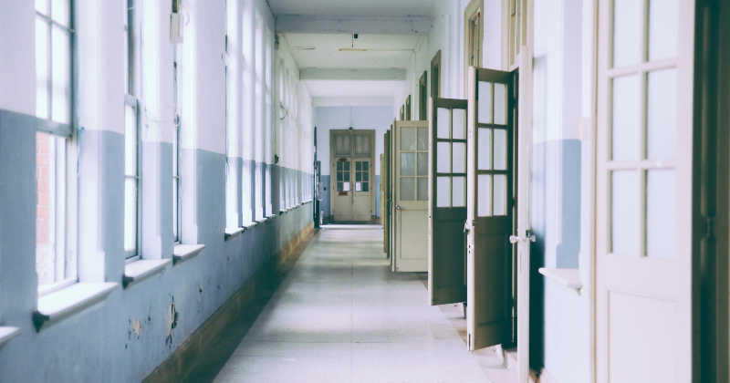 The woman then proceeded to continuously swing at the grandma while the children watched in horror and 'shrieked with fear' (Source: Pexels.com)