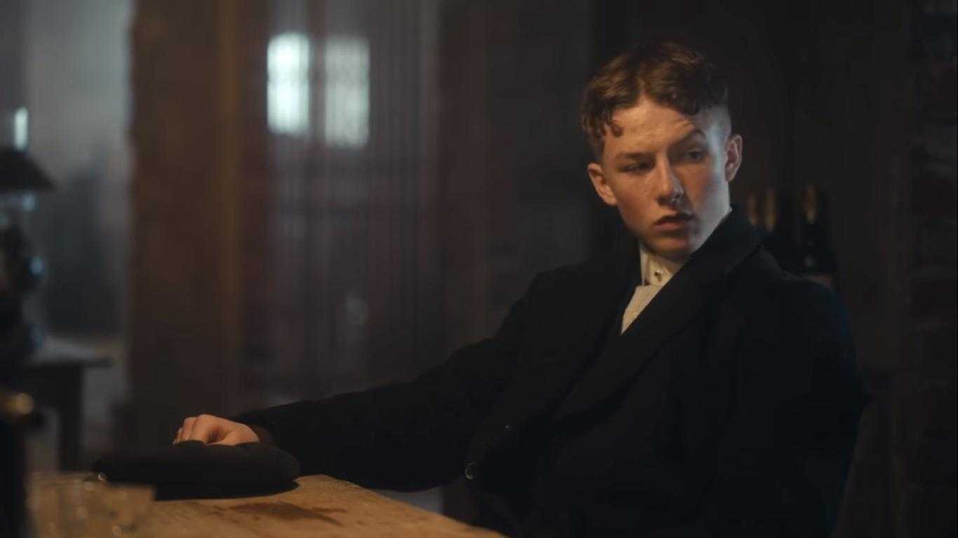 Finn understands what needs to be concealed and what should be revealed when it comes to the Shelby business. (IMDb)