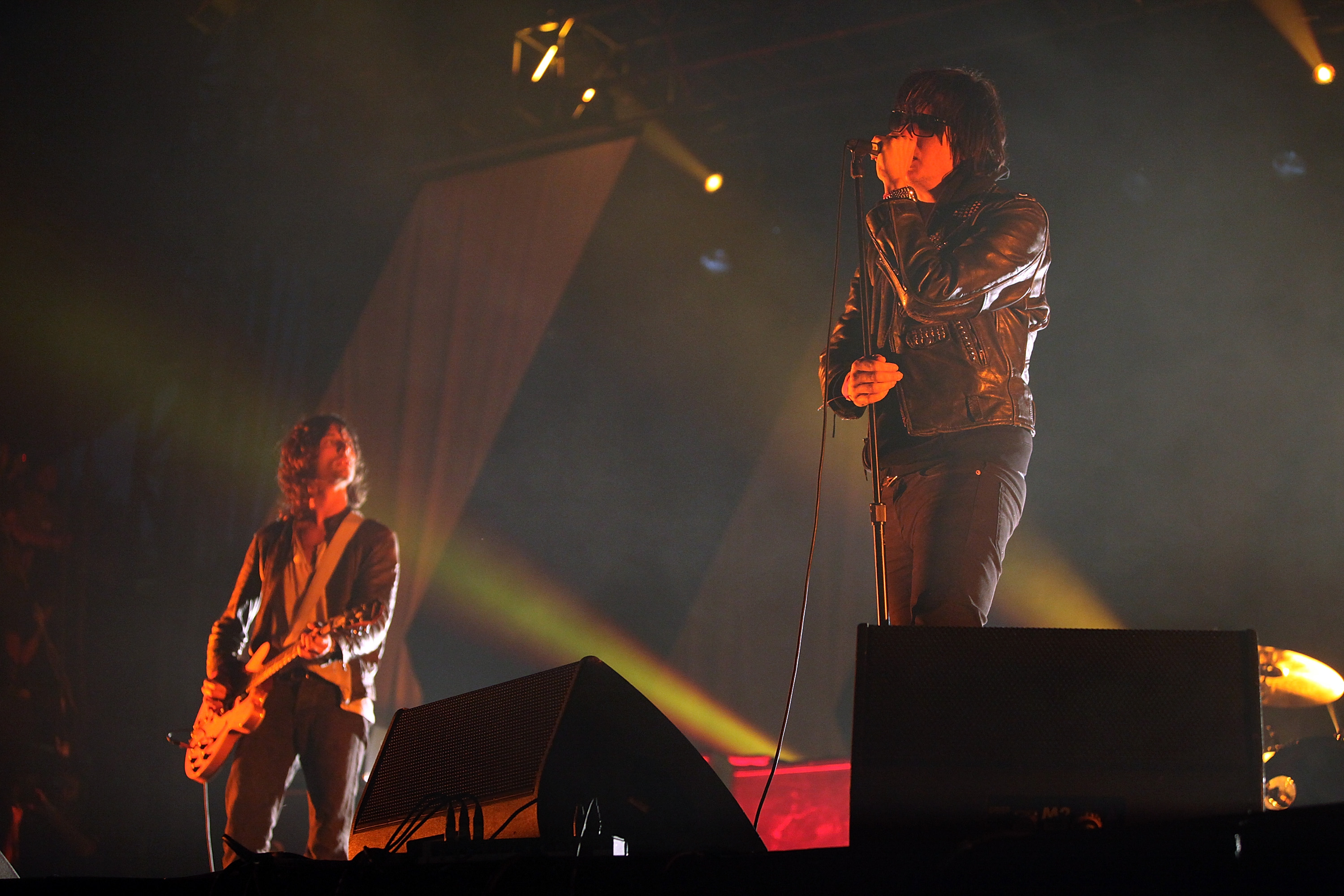(L to R) Nick Valensi and Julian Casablancas of The Strokes perform onstage during the 2010 Lollapalooza festival in Grant Park on August 6, 2010 in Chicago, Illinois. (Image Source: Getty Images)