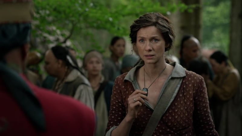 Claire Fraser and Otter Tooth's stone (Starz)