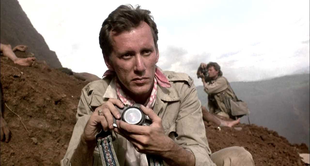 'Salvador' tells you the story about the bond shared between two journalists. (IMDb)
