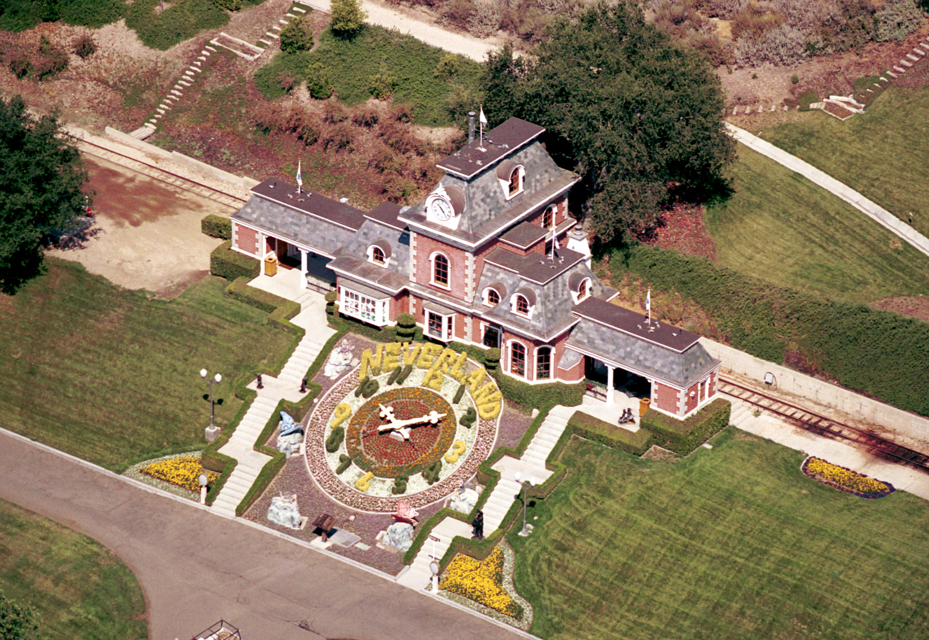 An aerial view of the Neverland Valley Ranch of singer Michael Jackson June 25, 2001, in Santa Ynez, CA. (Getty)