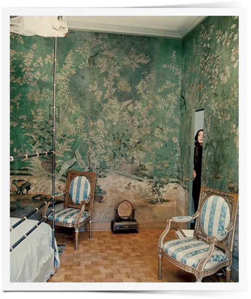 The photo, of socialite Pauline de Rothschild at home, that inspired the wallpaper used in Sharp Objects. (Horst P. Horst)