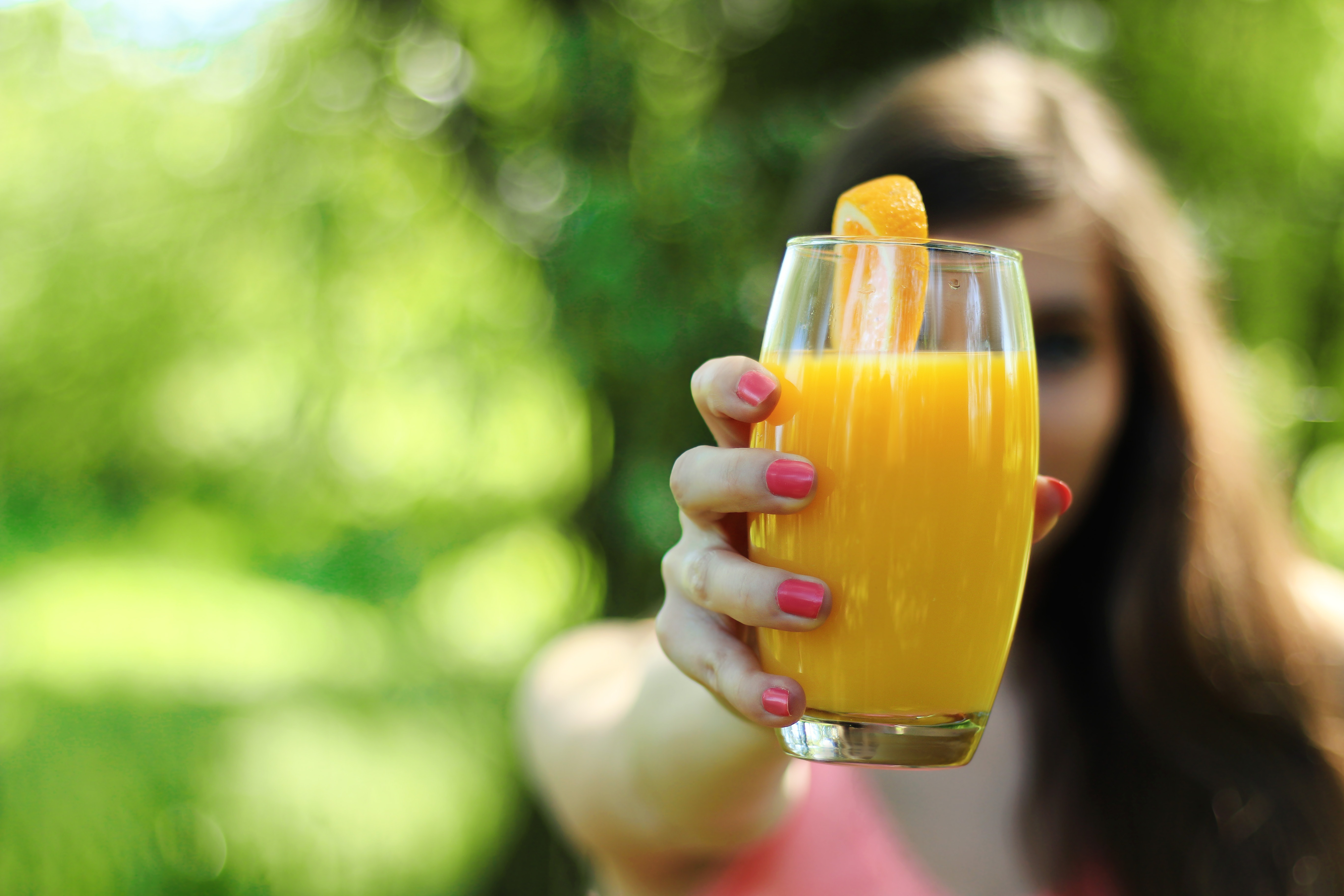 The findings suggested that men were 47 percent less likely to have difficulty remembering, following instructions, or navigating familiar areas if they drank a small glass of orange juice every day. (Pexels)
