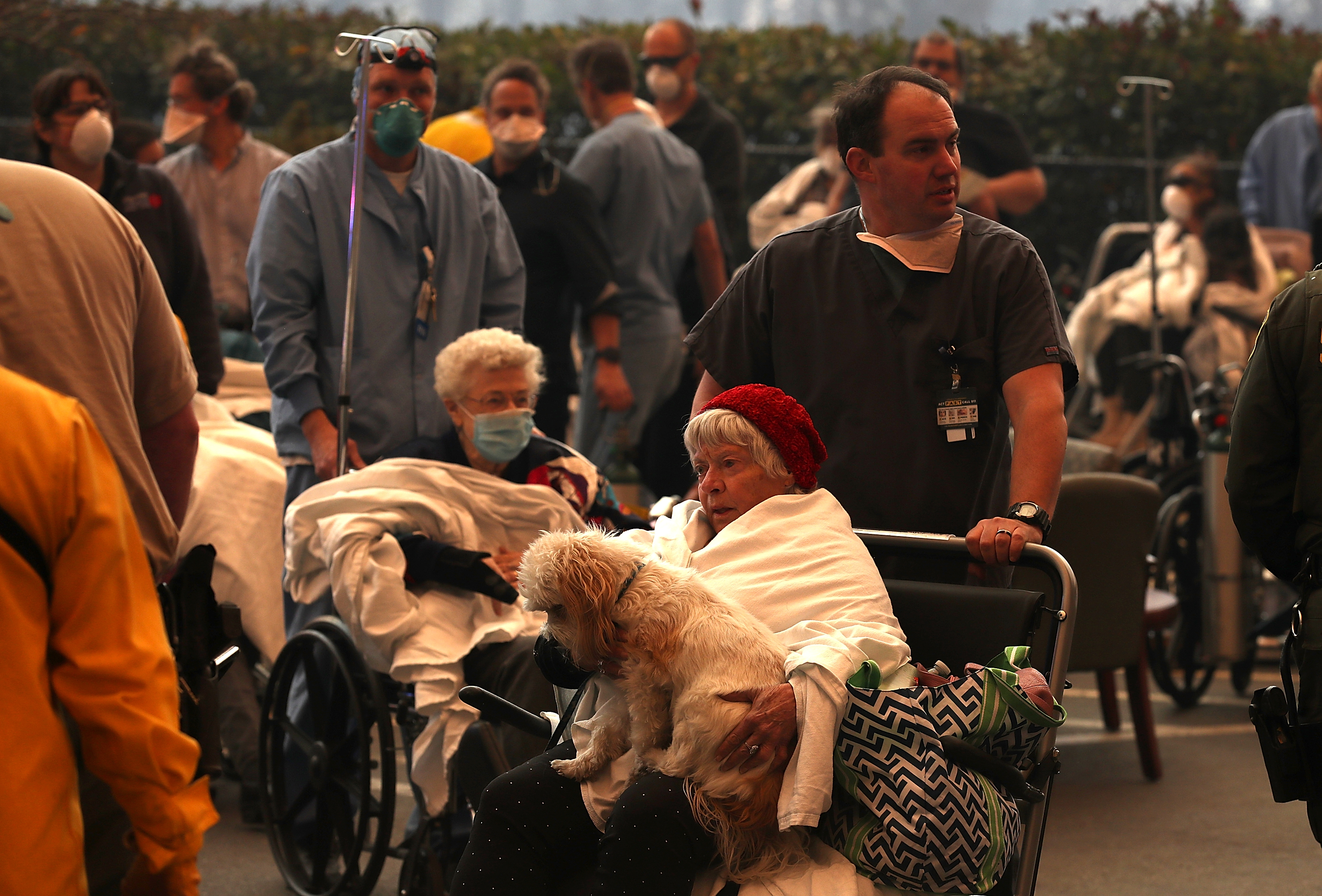 Hospital workers and first responders evacuate patients from the Feather River Hospital as the Camp Fire moves through the area on November 8, 2018, in Paradise, California. (Getty Images)