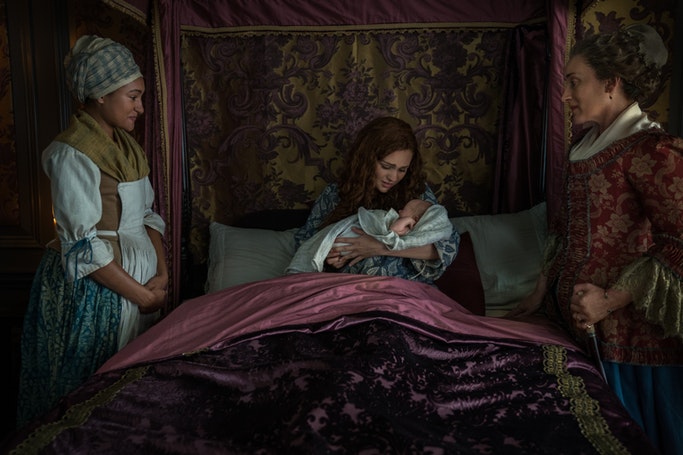 Natalie Simpson (Phaedre), Sophie Skelton (Brianna Randall Fraser), Maria Doyle Kennedy (Aunt Jocasta) - Outlander Episode 413 (Starz)
