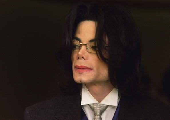 Singer Michael Jackson appears outside the courtroom at the Santa Maria Courthouse during a break in his child molestation trial May 23, 2005, in Santa Maria, California (Source: Aaron Lambert-Pool/Getty Images)