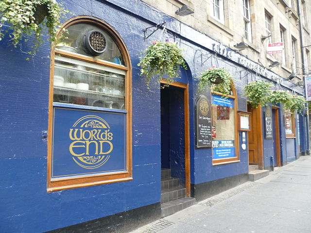 The World's End pub, High Street Edinburgh (Source: Kim Traynor/Wikimedia Commons)