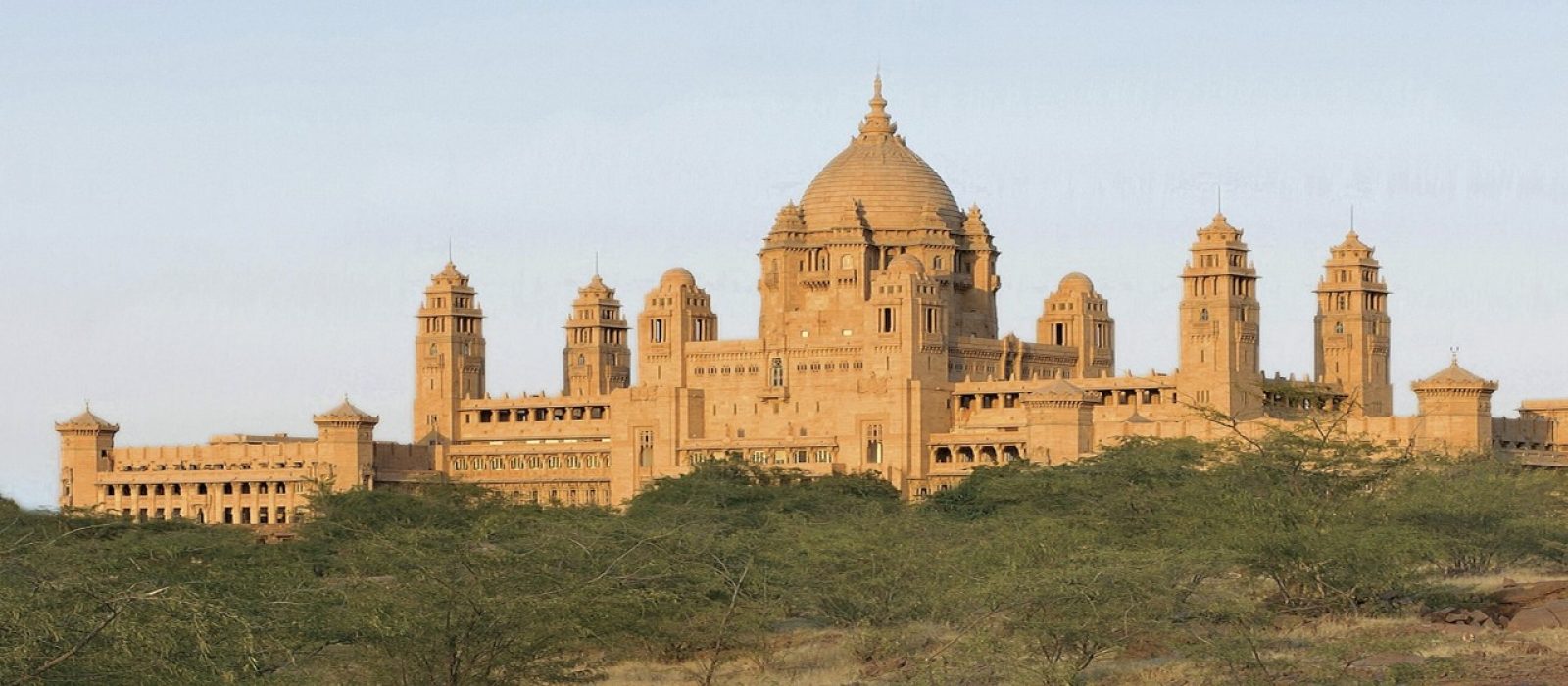 Nick and Priyanka's wedding venue boasts of a throne chamber, a private meeting hall, a Durbar Hall to meet the public, a vaulted banquet hall, private dining halls, a ballroom, a library, an indoor swimming pool and spa, a billiards room, four tennis courts, two marble squash courts. (Source: Taj Hotels)