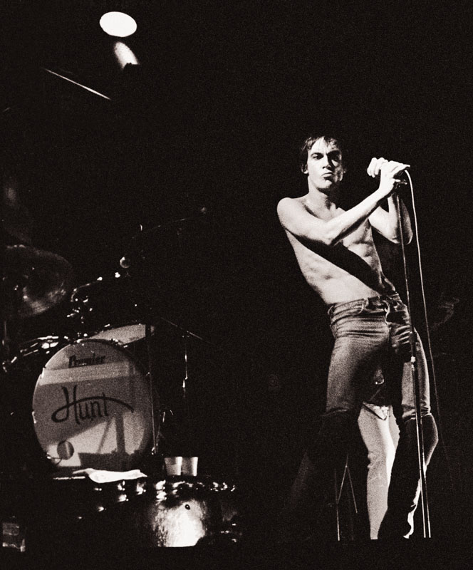 Iggy Pop and The Stooges on October 25, 1977, at the State Theatre in Minneapolis, MN (Source: Michael Markos/Wikimedia Commons)