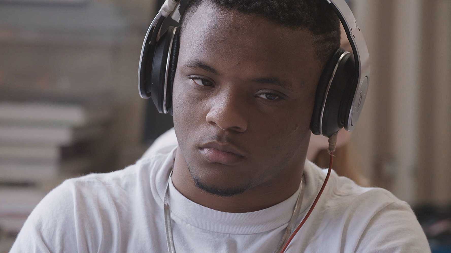 The show exposes the experiences of high-school students in an increasingly diverse institute. (IMDb)