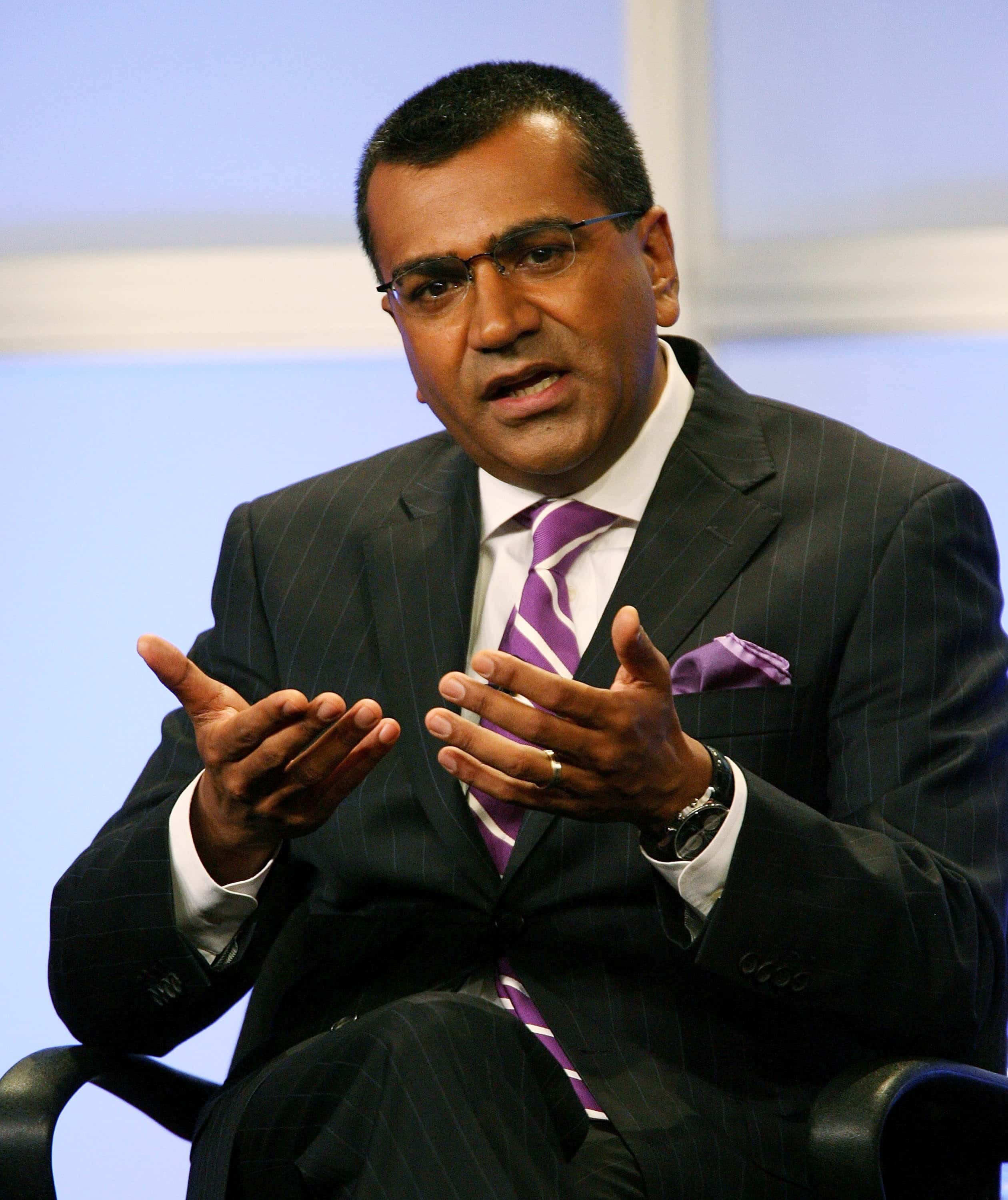 What Is Martin Bashir S Net Worth Princess Diana S Panorama Interview Led To Other Big Scoops For Journalist Meaww