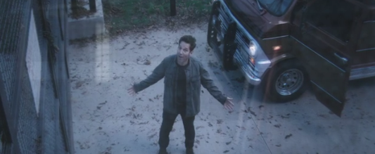 Scott Lang a las puertas de la sede de los Vengadores (captura de pantalla de YouTube)