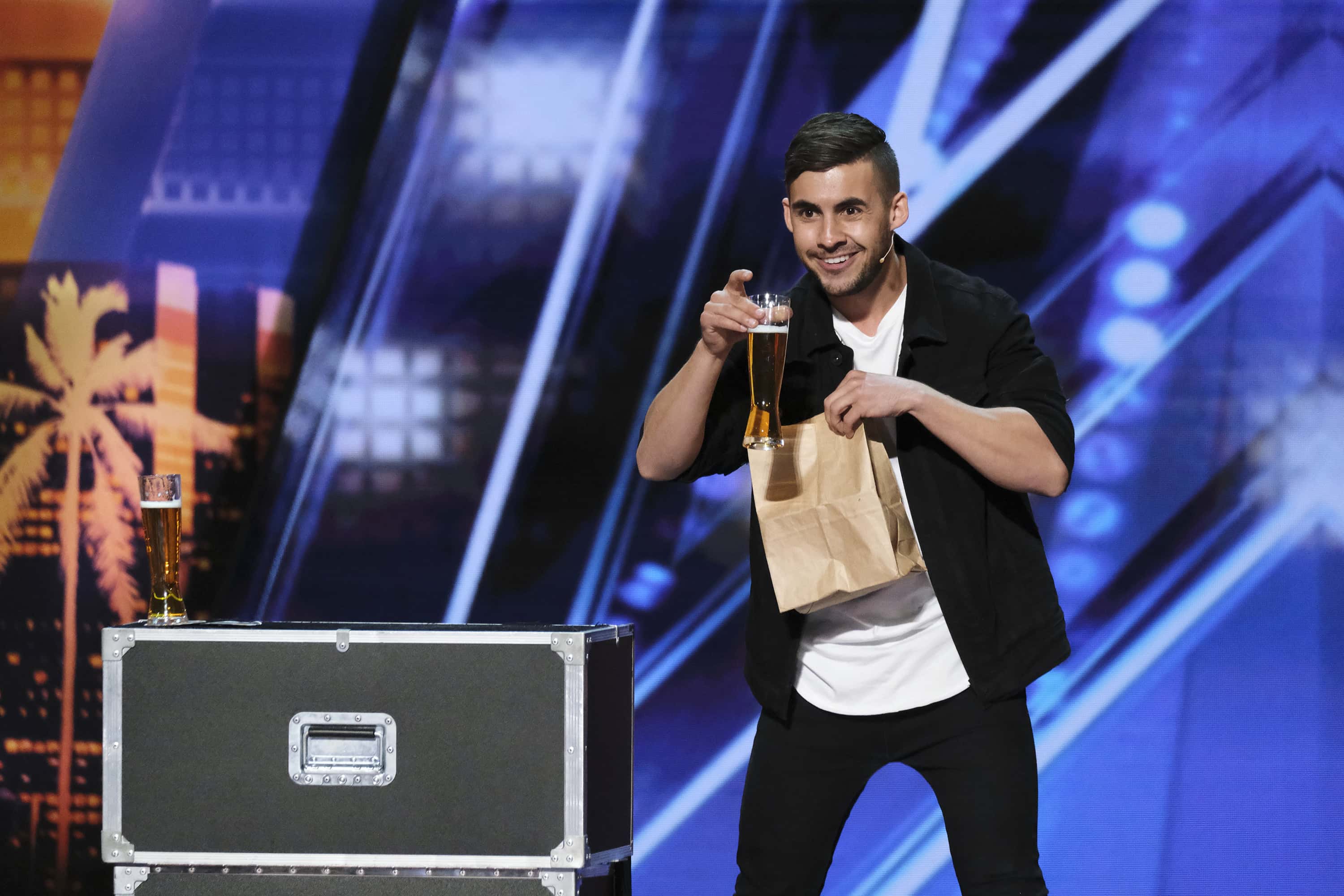 America S Got Talent Season 14 Four Magicians Who Left The Audience And The Judges Spellbound With Their Magnificent Tricks Meaww