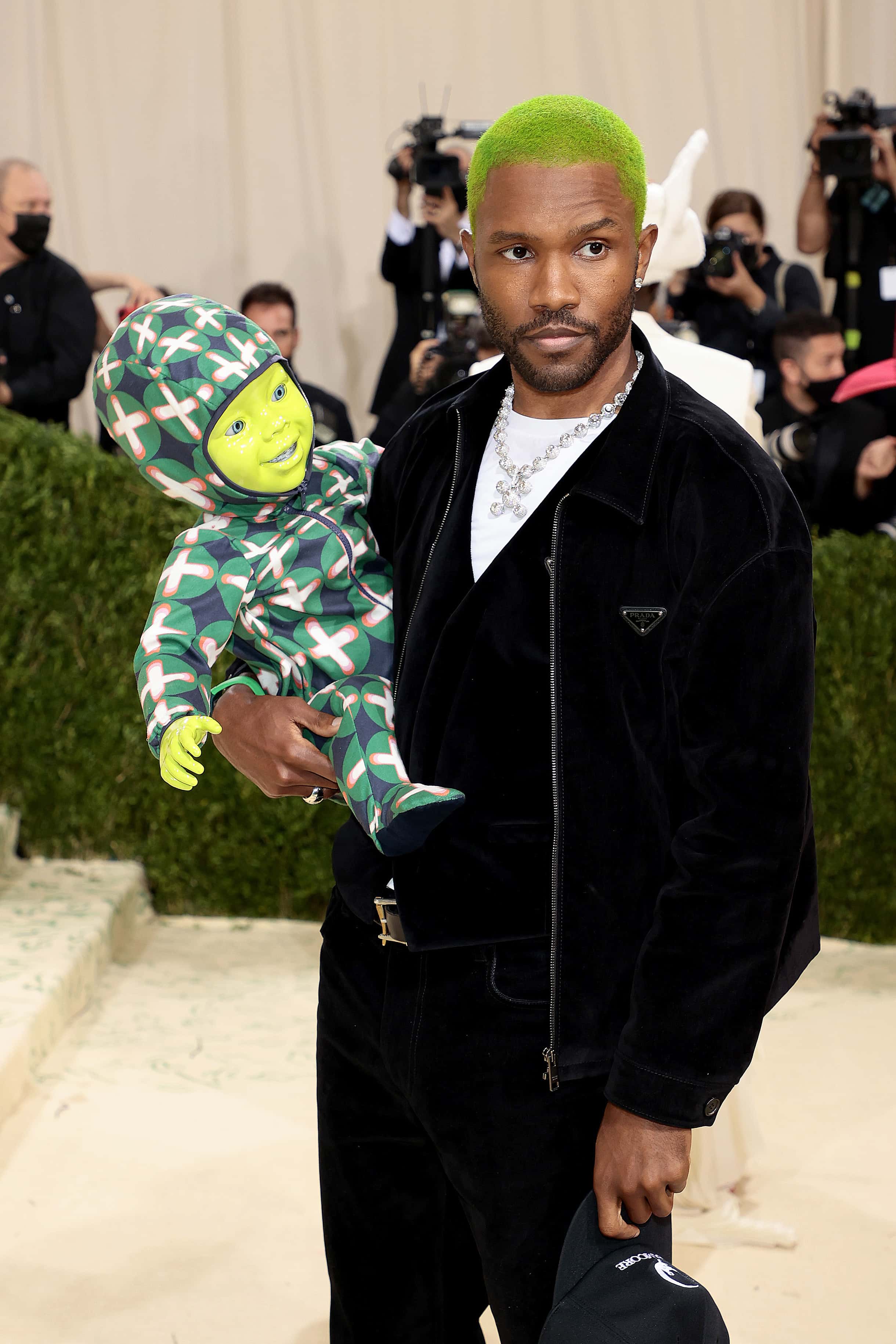 Met Gala 21 Frank Ocean Arrives With Green Robotic Baby Internet Is Terrified Meaww